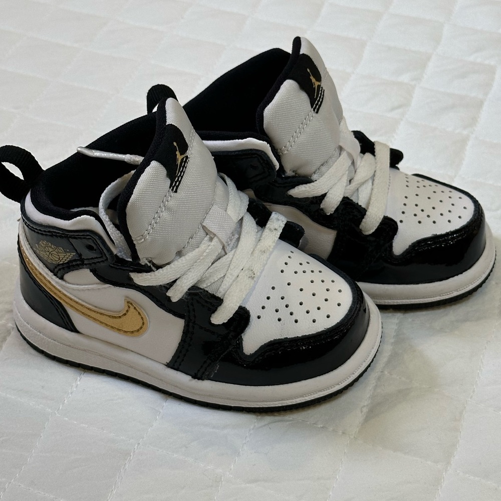 NIKE Brand New Kids Air Jordan Retro 1 Mid SE Casual Shoes